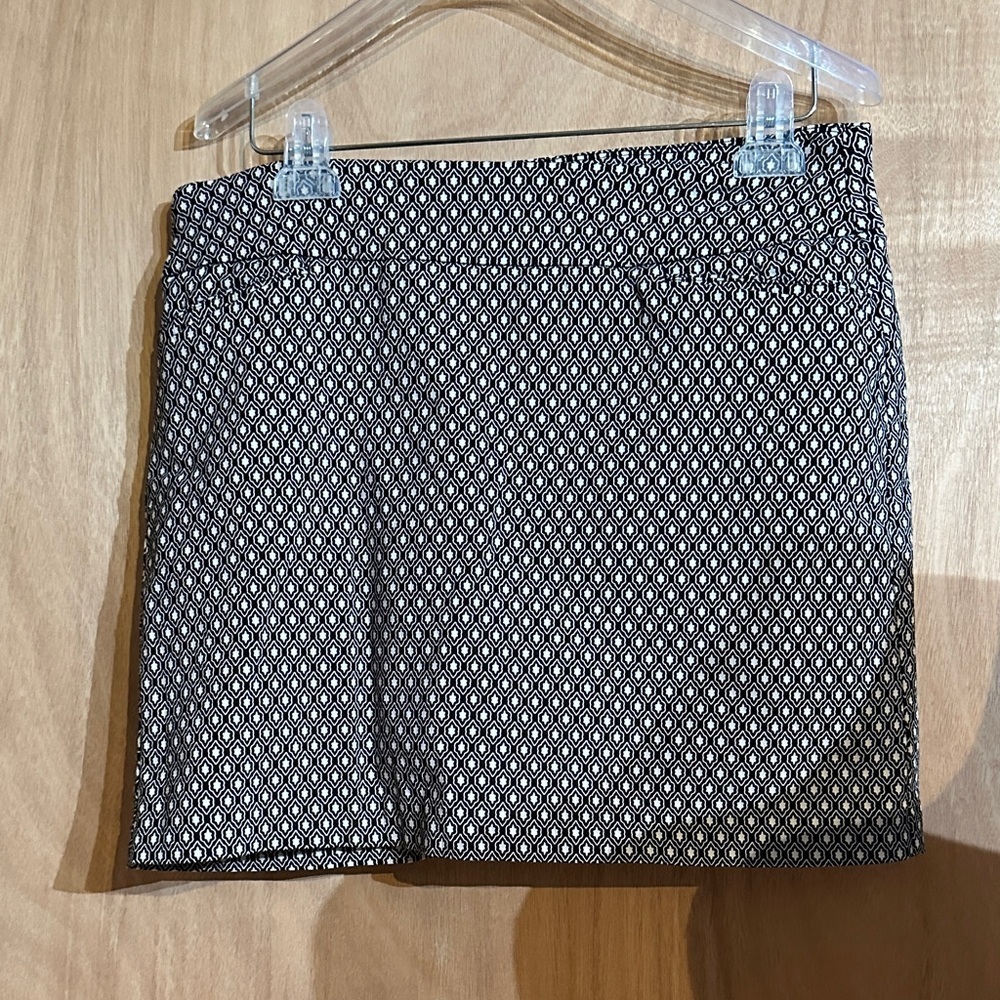 Attyre Black and White Geometric skort
